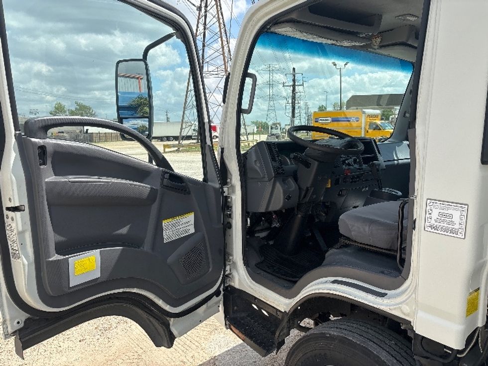 Medium Duty Box Truck-Light and Medium Duty Trucks-Isuzu-2022-NRR-Katy-TX-116,485\n\t\tmiles-$ 50,000 - Image 16