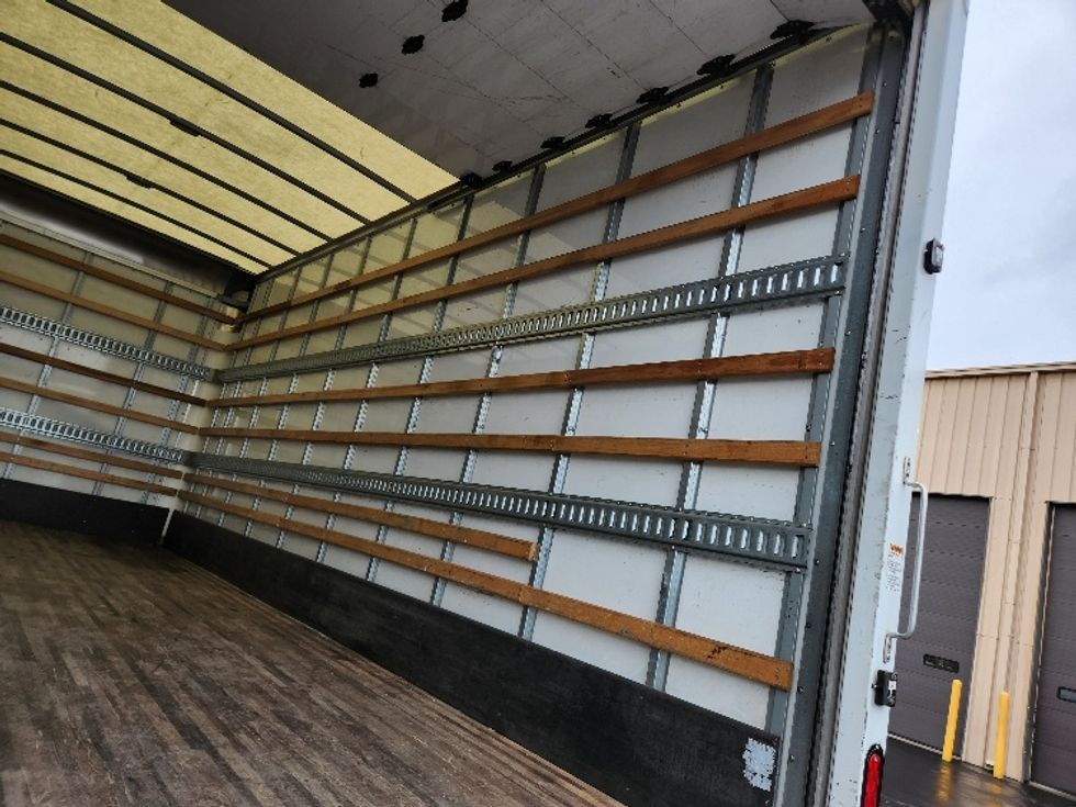 Medium Duty Box Truck-Light and Medium Duty Trucks-Isuzu-2022-NRR-Kent-WA-43,404\n\t\tmiles-$ 60,500 - Image 12