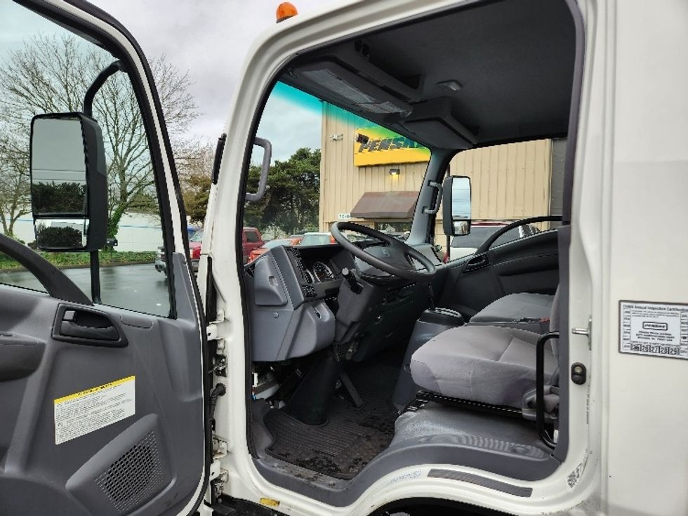 Medium Duty Box Truck-Light and Medium Duty Trucks-Isuzu-2022-NRR-Kent-WA-43,404\n\t\tmiles-$ 60,500 - Image 16
