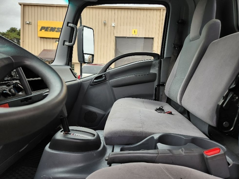 Medium Duty Box Truck-Light and Medium Duty Trucks-Isuzu-2022-NRR-Kent-WA-44,223\n\t\tmiles-$ 59,750 - Image 19
