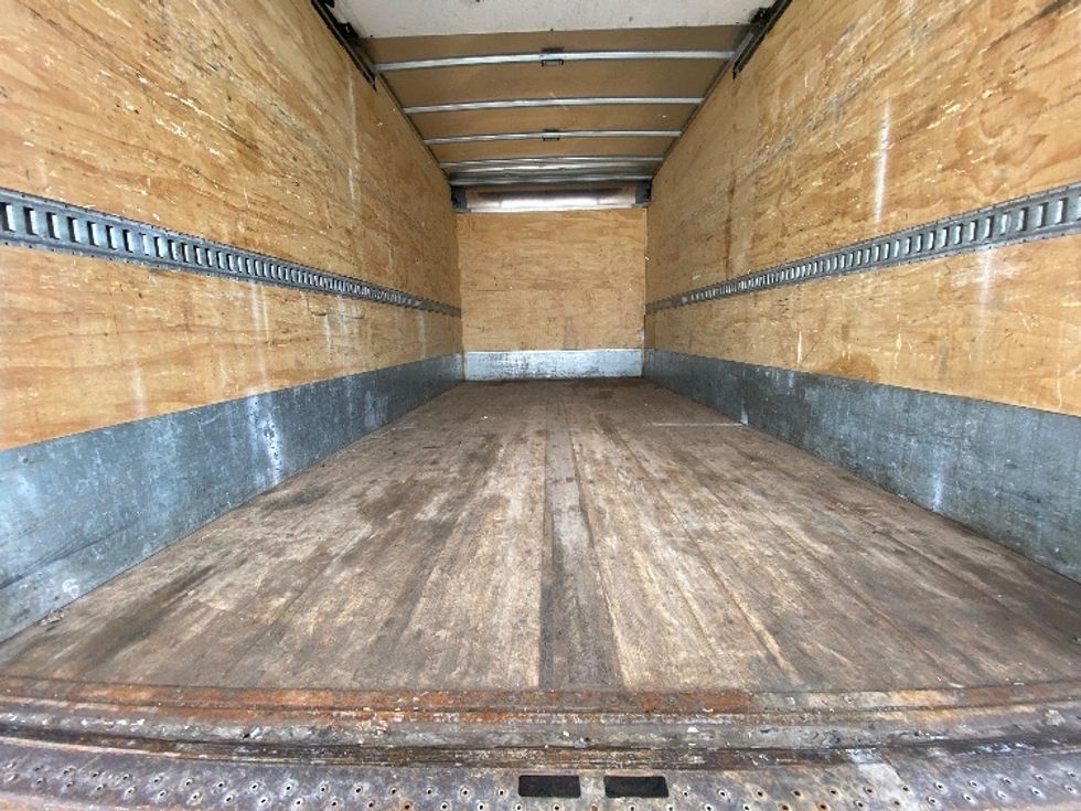 Medium Duty Box Truck-Light and Medium Duty Trucks-Isuzu-2022-NRR-Mississauga-ON-174,000\n\t\tkm-$ 65,500 - Image 10