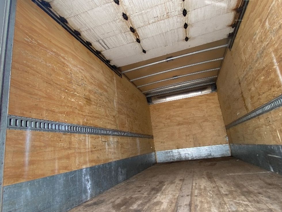 Medium Duty Box Truck-Light and Medium Duty Trucks-Isuzu-2022-NRR-Mississauga-ON-174,000\n\t\tkm-$ 65,500 - Image 11