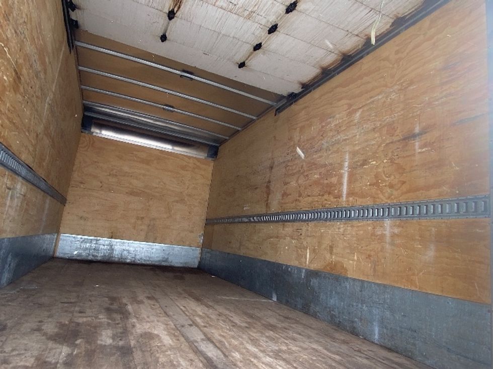 Medium Duty Box Truck-Light and Medium Duty Trucks-Isuzu-2022-NRR-Mississauga-ON-174,000\n\t\tkm-$ 65,500 - Image 12