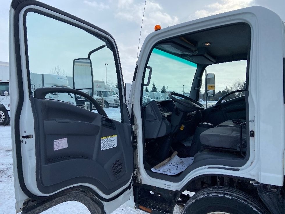 Medium Duty Box Truck-Light and Medium Duty Trucks-Isuzu-2022-NRR-Mississauga-ON-174,000\n\t\tkm-$ 65,500 - Image 16
