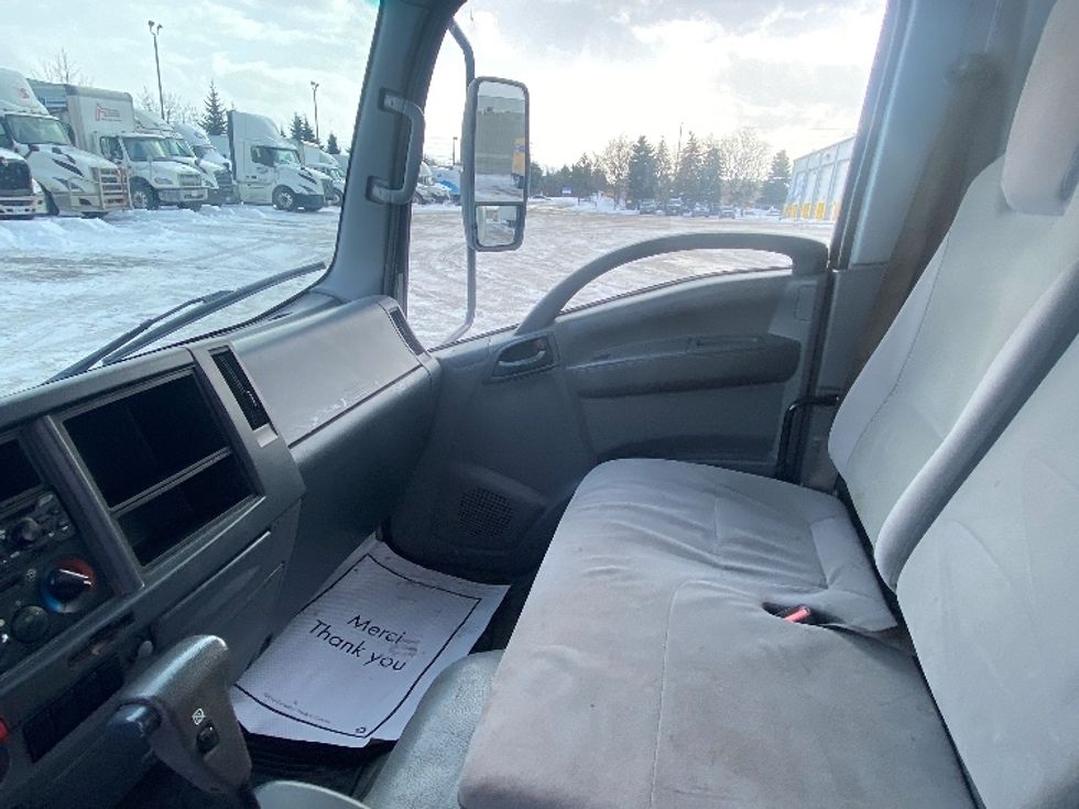 Medium Duty Box Truck-Light and Medium Duty Trucks-Isuzu-2022-NRR-Mississauga-ON-174,000\n\t\tkm-$ 65,500 - Image 19