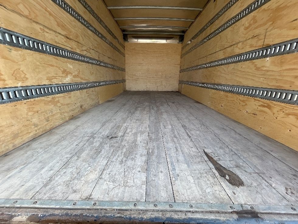 Medium Duty Box Truck-Light and Medium Duty Trucks-Isuzu-2022-NRR-Mississauga-ON-21,661\n\t\tkm-$ 82,500 - Image 10
