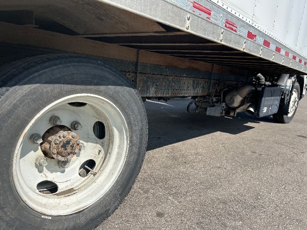 Medium Duty Box Truck-Light and Medium Duty Trucks-Isuzu-2022-NRR-Mississauga-ON-21,661\n\t\tkm-$ 82,500 - Image 14