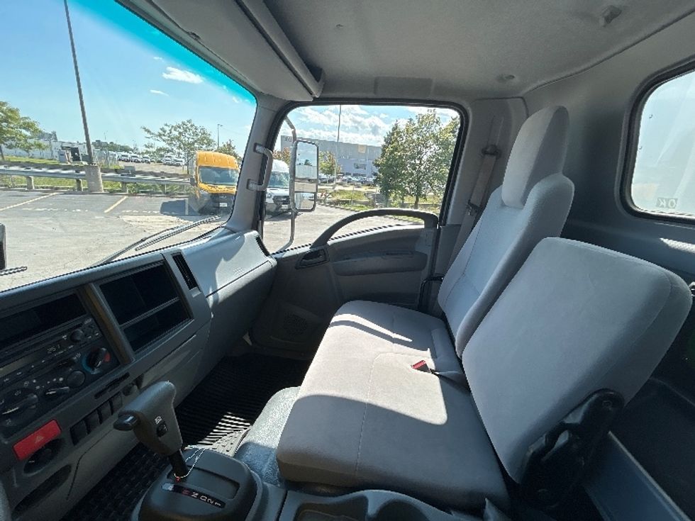 Medium Duty Box Truck-Light and Medium Duty Trucks-Isuzu-2022-NRR-Mississauga-ON-21,661\n\t\tkm-$ 82,500 - Image 19