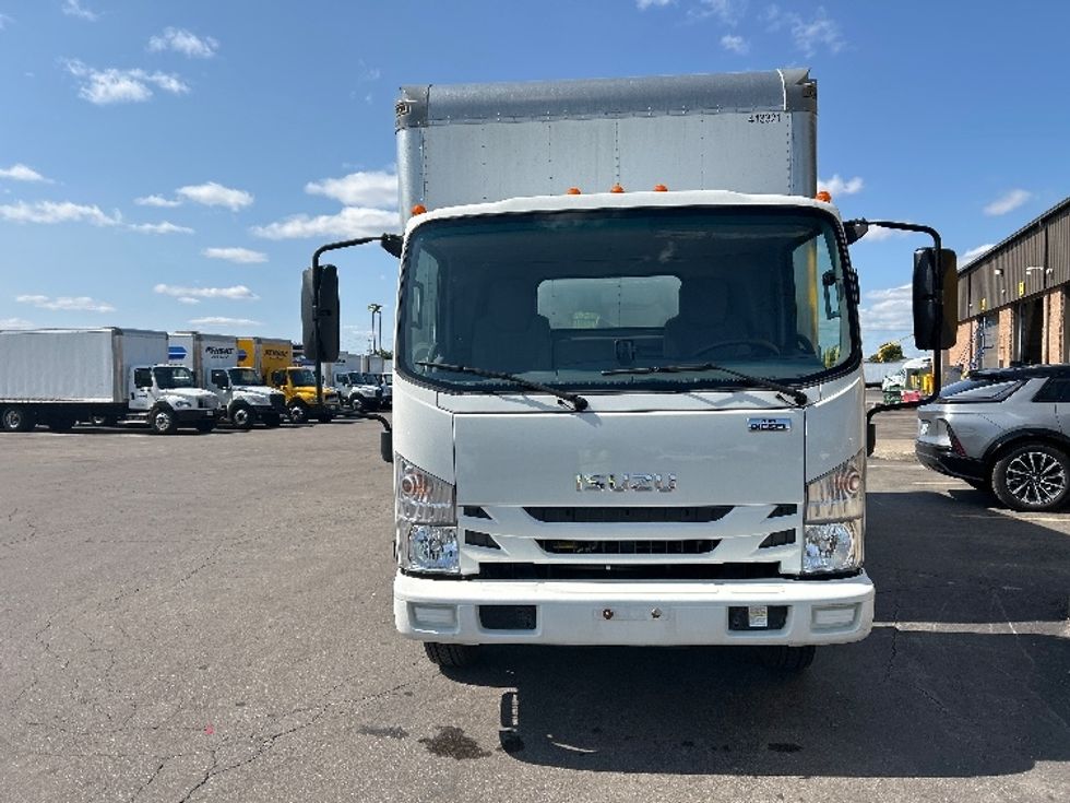 Medium Duty Box Truck-Light and Medium Duty Trucks-Isuzu-2022-NRR-Mississauga-ON-21,661\n\t\tkm-$ 82,500 - Image 2