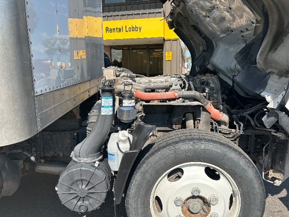 Medium Duty Box Truck-Light and Medium Duty Trucks-Isuzu-2022-NRR-Mississauga-ON-21,661\n\t\tkm-$ 82,500 - Image 23