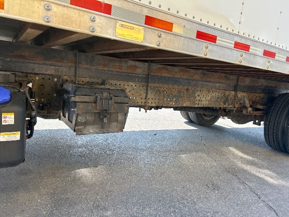 Medium Duty Box Truck-Light and Medium Duty Trucks-Isuzu-2022-NRR-Mississauga-ON-21,661\n\t\tkm-$ 82,500 - Image 5