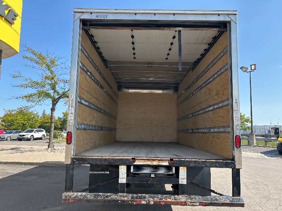 Medium Duty Box Truck-Light and Medium Duty Trucks-Isuzu-2022-NRR-Mississauga-ON-21,661\n\t\tkm-$ 82,500 - Image 9