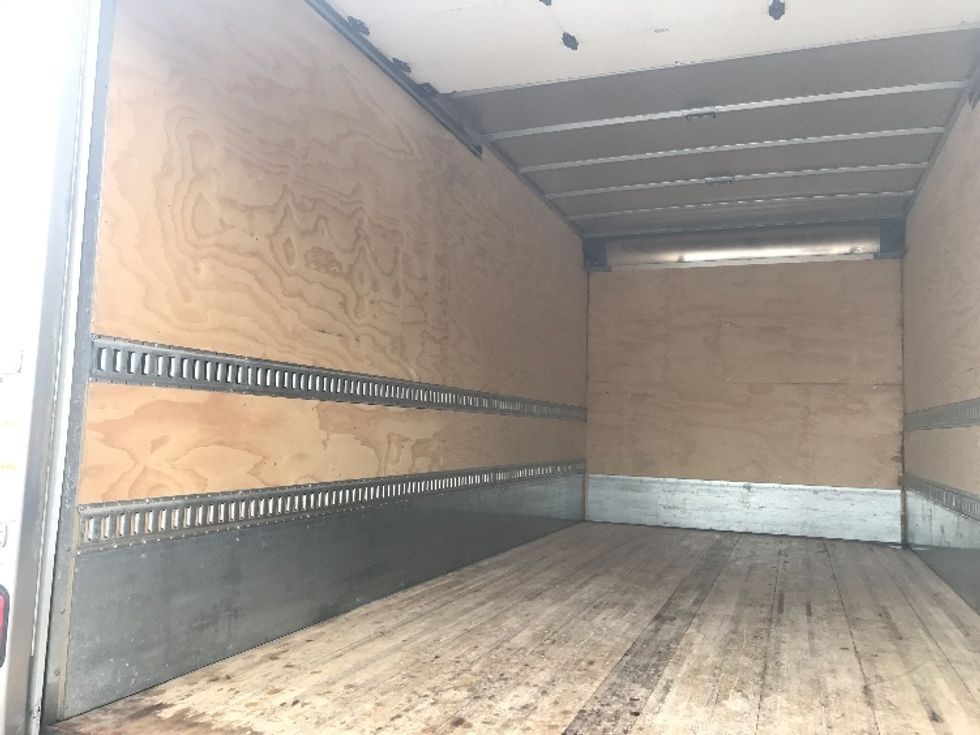 Medium Duty Box Truck-Light and Medium Duty Trucks-Isuzu-2022-NRR-Mississauga-ON-90,381\n\t\tkm-$ 74,750 - Image 11