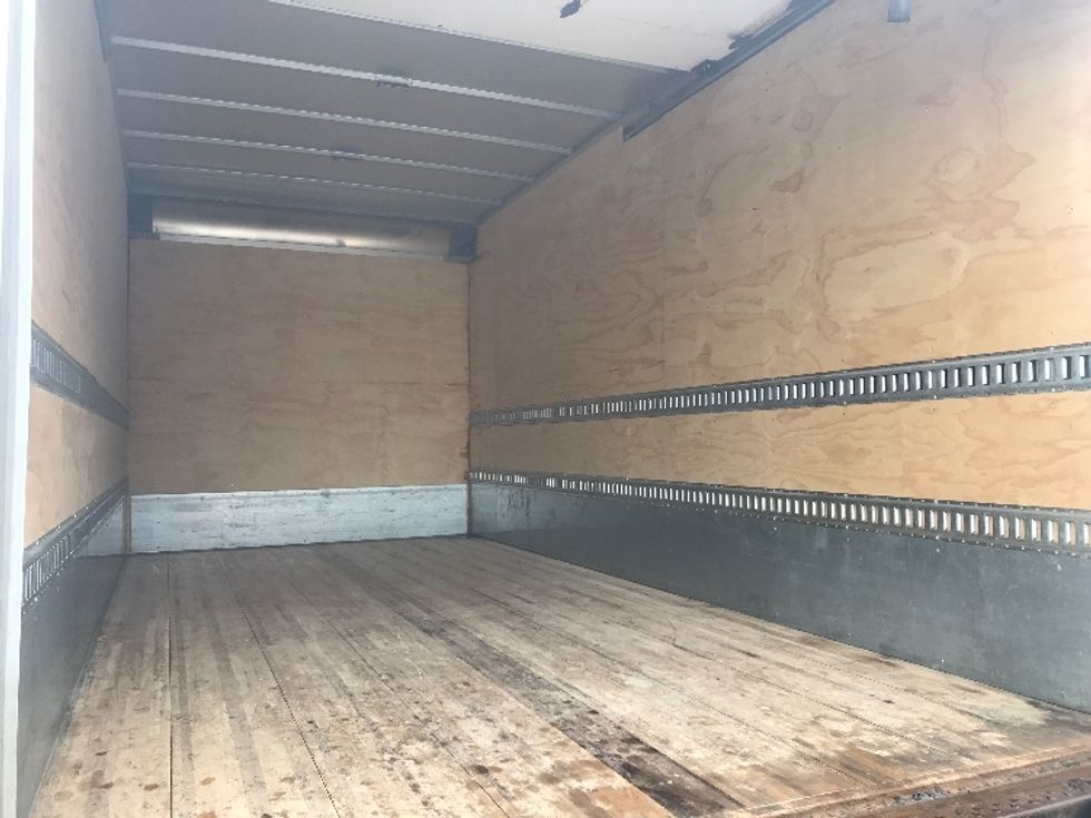 Medium Duty Box Truck-Light and Medium Duty Trucks-Isuzu-2022-NRR-Mississauga-ON-90,381\n\t\tkm-$ 74,750 - Image 12