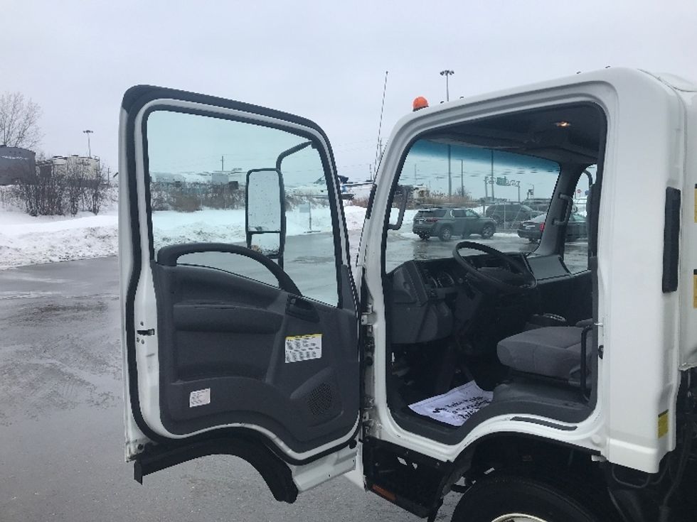 Medium Duty Box Truck-Light and Medium Duty Trucks-Isuzu-2022-NRR-Mississauga-ON-90,381\n\t\tkm-$ 74,750 - Image 16