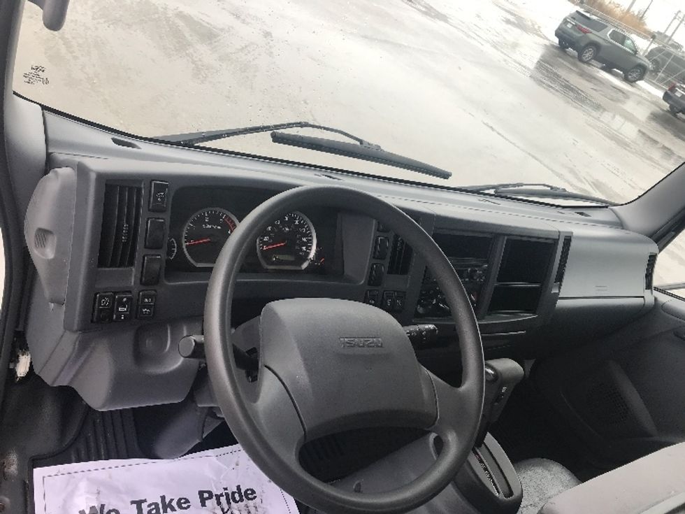 Medium Duty Box Truck-Light and Medium Duty Trucks-Isuzu-2022-NRR-Mississauga-ON-90,381\n\t\tkm-$ 74,750 - Image 18