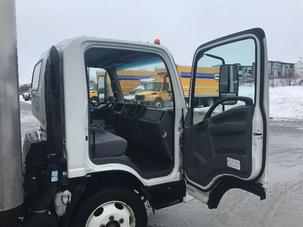 Medium Duty Box Truck-Light and Medium Duty Trucks-Isuzu-2022-NRR-Mississauga-ON-90,381\n\t\tkm-$ 74,750 - Image 20
