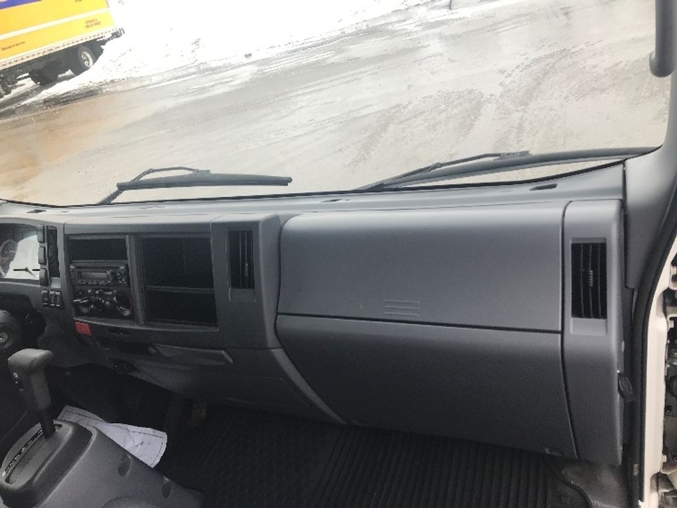 Medium Duty Box Truck-Light and Medium Duty Trucks-Isuzu-2022-NRR-Mississauga-ON-90,381\n\t\tkm-$ 74,750 - Image 21