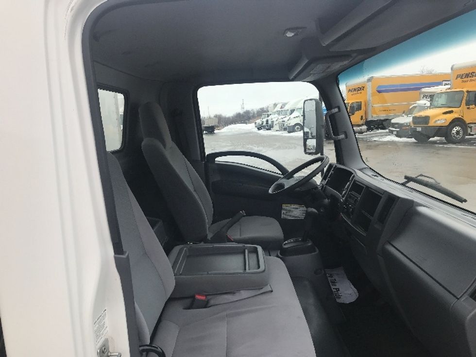 Medium Duty Box Truck-Light and Medium Duty Trucks-Isuzu-2022-NRR-Mississauga-ON-90,381\n\t\tkm-$ 74,750 - Image 22