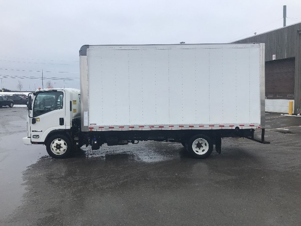 Medium Duty Box Truck-Light and Medium Duty Trucks-Isuzu-2022-NRR-Mississauga-ON-90,381\n\t\tkm-$ 74,750 - Image 4