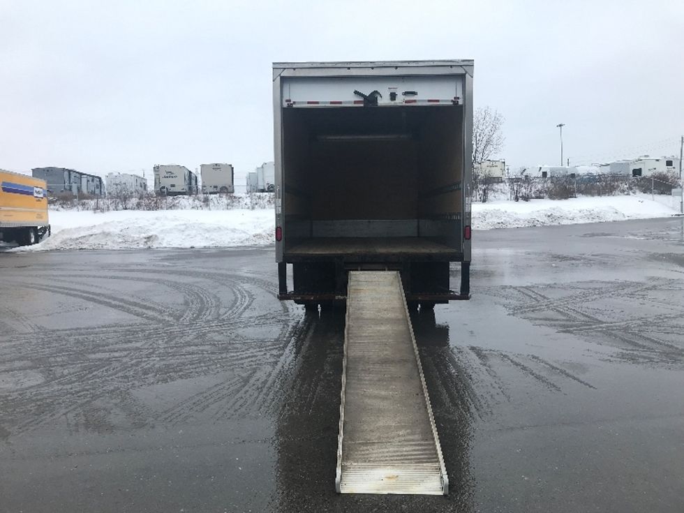 Medium Duty Box Truck-Light and Medium Duty Trucks-Isuzu-2022-NRR-Mississauga-ON-90,381\n\t\tkm-$ 74,750 - Image 9