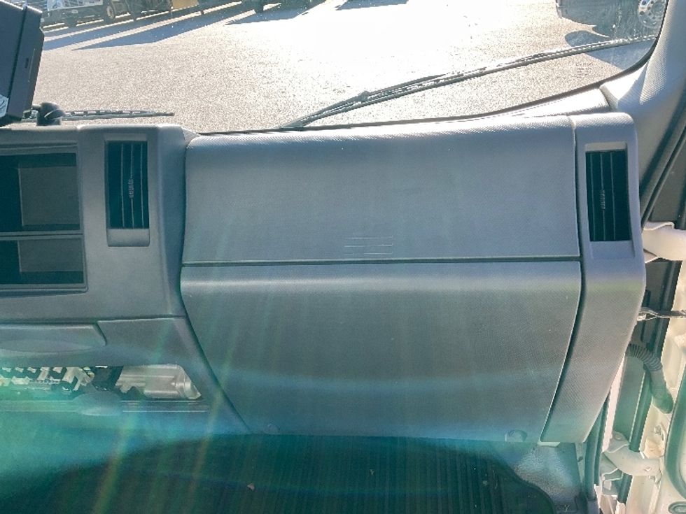 Medium Duty Box Truck-Light and Medium Duty Trucks-Isuzu-2022-NRR-Moberly-MO-101,085\n\t\tmiles-$ 44,250 - Image 20