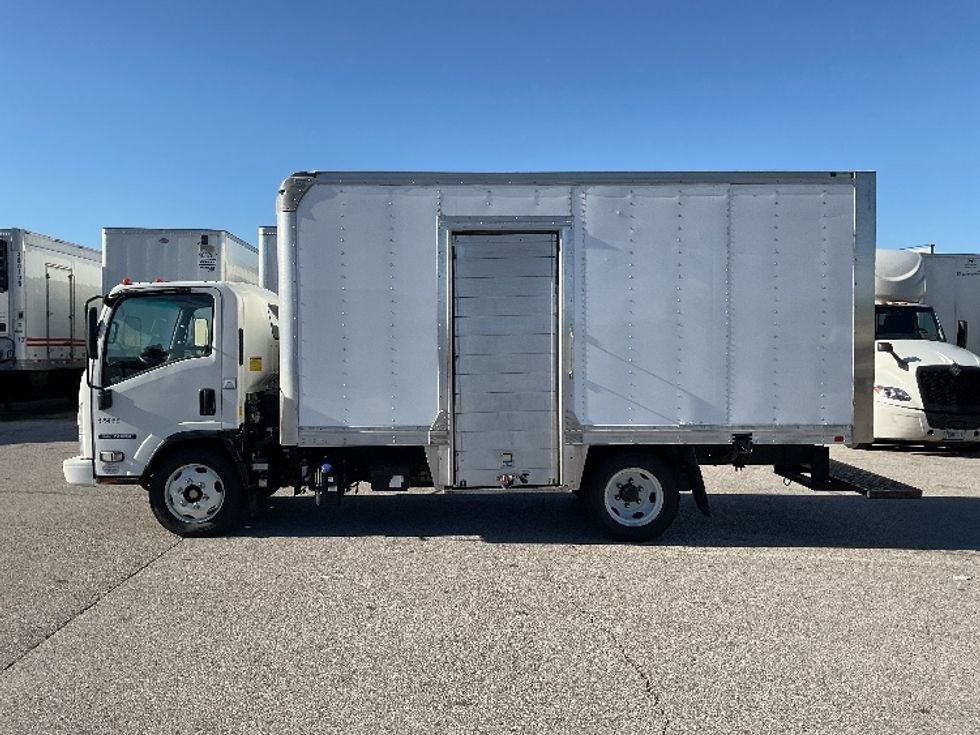 Medium Duty Box Truck-Light and Medium Duty Trucks-Isuzu-2022-NRR-Moberly-MO-101,085\n\t\tmiles-$ 44,250 - Image 4