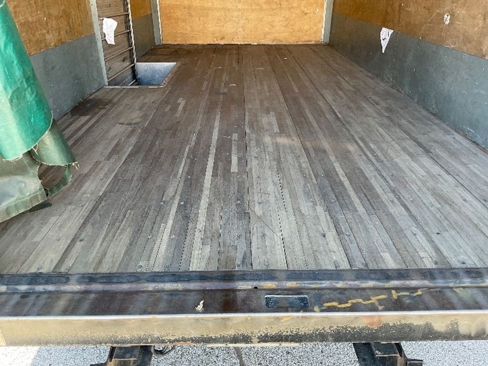 Medium Duty Box Truck-Light and Medium Duty Trucks-Isuzu-2022-NRR-Moberly-MO-101,085\n\t\tmiles-$ 44,250 - Image 9