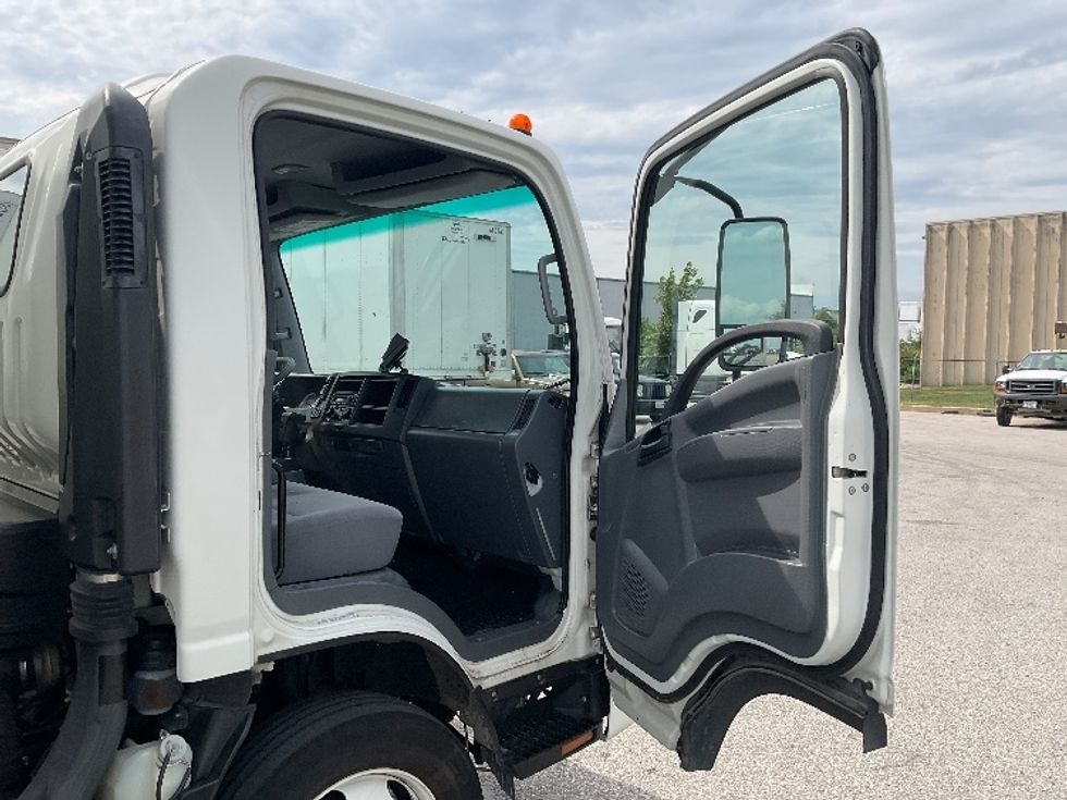 Medium Duty Box Truck-Light and Medium Duty Trucks-Isuzu-2022-NRR-Moberly-MO-125,983\n\t\tmiles-$ 40,500 - Image 18