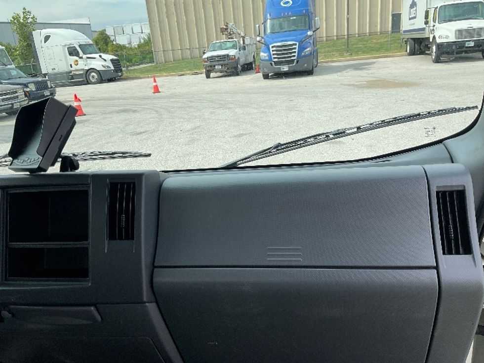 Medium Duty Box Truck-Light and Medium Duty Trucks-Isuzu-2022-NRR-Moberly-MO-125,983\n\t\tmiles-$ 40,500 - Image 19
