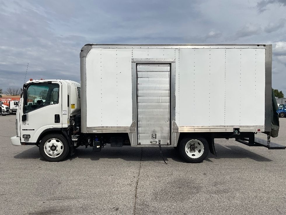 Medium Duty Box Truck-Light and Medium Duty Trucks-Isuzu-2022-NRR-Moberly-MO-125,983\n\t\tmiles-$ 40,500 - Image 4
