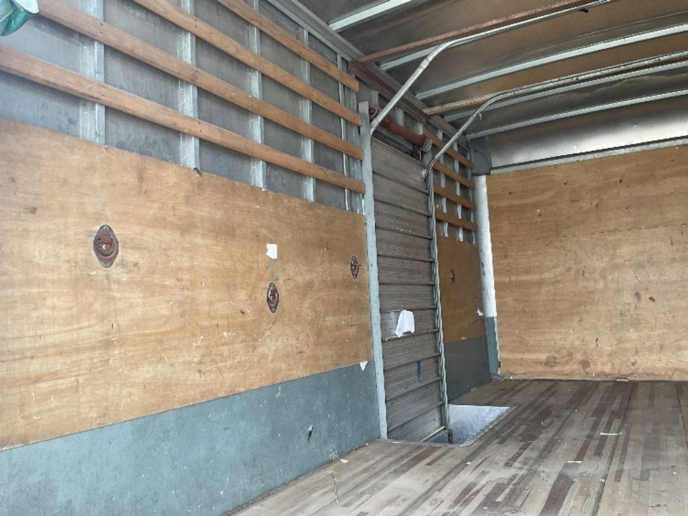 Medium Duty Box Truck-Light and Medium Duty Trucks-Isuzu-2022-NRR-Moberly-MO-125,983\n\t\tmiles-$ 40,500 - Image 9