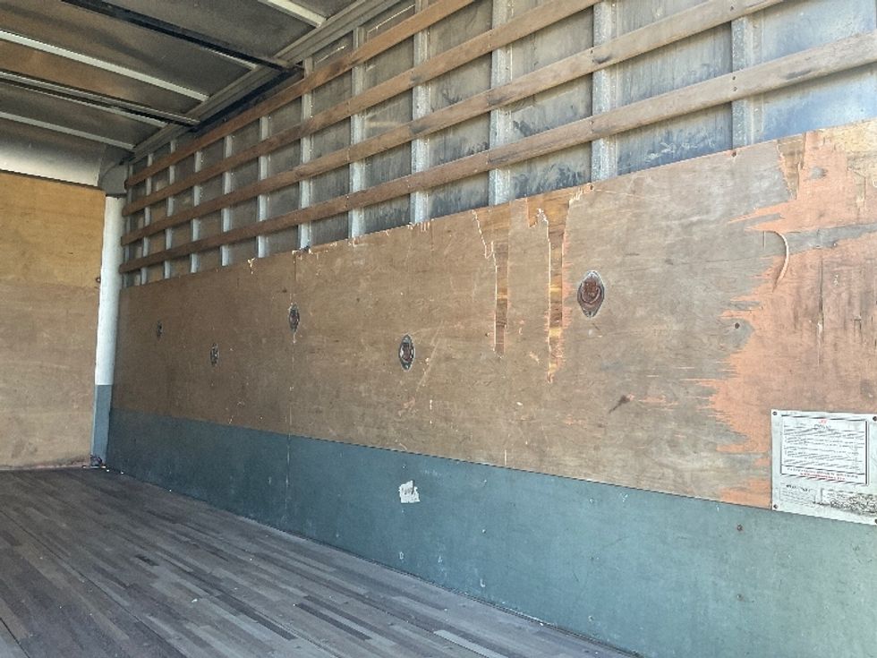 Medium Duty Box Truck-Light and Medium Duty Trucks-Isuzu-2022-NRR-Moberly-MO-141,147\n\t\tmiles-$ 36,500 - Image 11