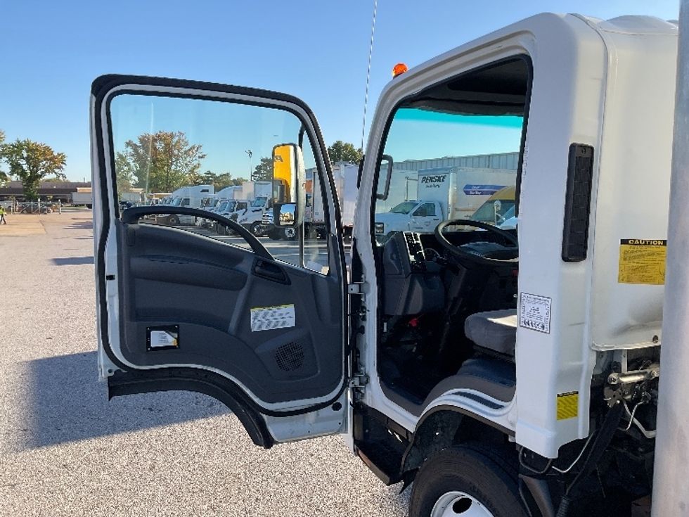 Medium Duty Box Truck-Light and Medium Duty Trucks-Isuzu-2022-NRR-Moberly-MO-141,147\n\t\tmiles-$ 36,500 - Image 15