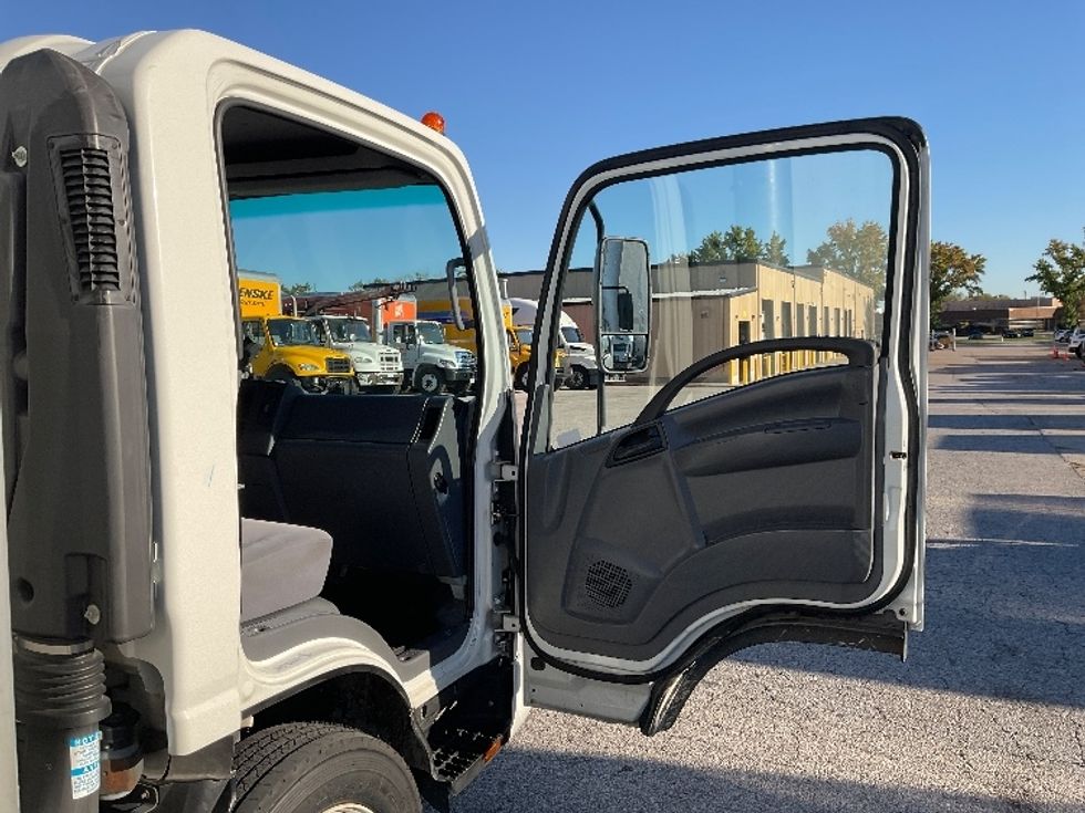 Medium Duty Box Truck-Light and Medium Duty Trucks-Isuzu-2022-NRR-Moberly-MO-141,147\n\t\tmiles-$ 36,500 - Image 19