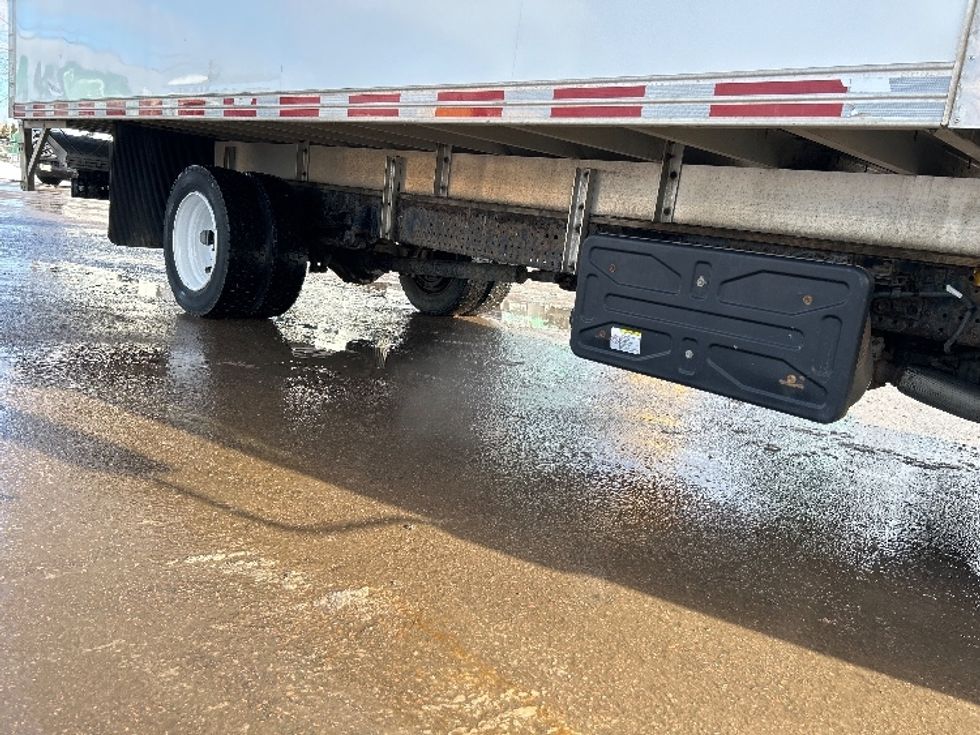 Medium Duty Box Truck-Light and Medium Duty Trucks-Isuzu-2022-NRR-Moncton-NB-188,266\n\t\tkm-$ 65,750 - Image 14