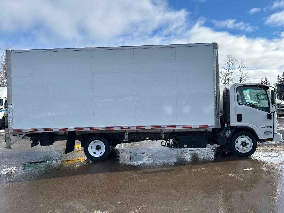 Medium Duty Box Truck-Light and Medium Duty Trucks-Isuzu-2022-NRR-Moncton-NB-188,266\n\t\tkm-$ 65,750 - Image 15