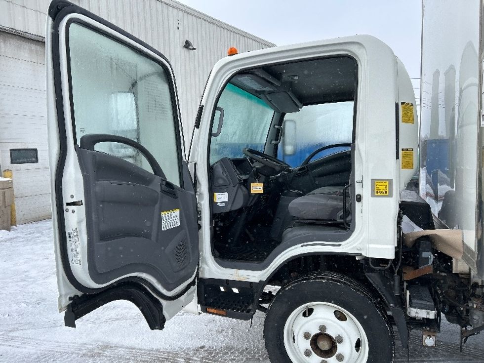 Medium Duty Box Truck-Light and Medium Duty Trucks-Isuzu-2022-NRR-Moncton-NB-188,266\n\t\tkm-$ 65,750 - Image 16