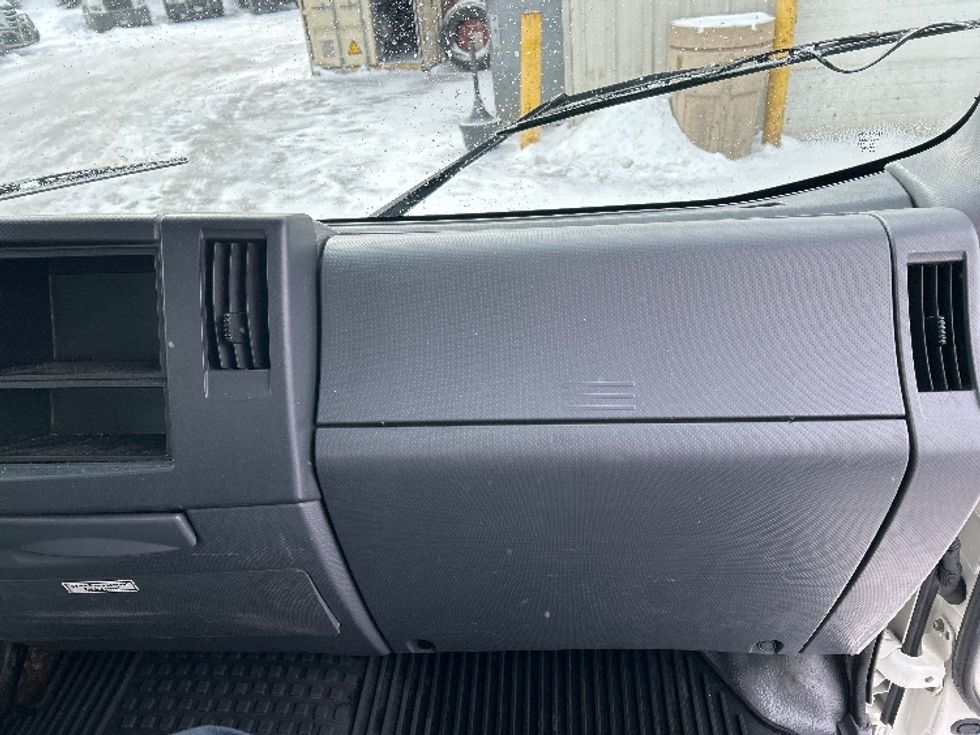 Medium Duty Box Truck-Light and Medium Duty Trucks-Isuzu-2022-NRR-Moncton-NB-188,266\n\t\tkm-$ 65,750 - Image 21