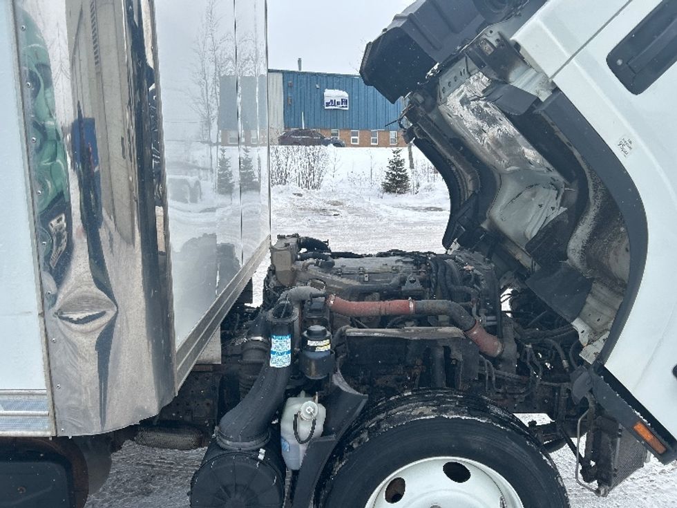 Medium Duty Box Truck-Light and Medium Duty Trucks-Isuzu-2022-NRR-Moncton-NB-188,266\n\t\tkm-$ 65,750 - Image 23