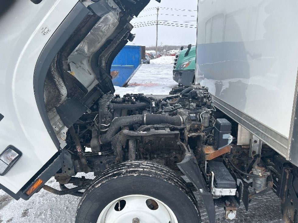 Medium Duty Box Truck-Light and Medium Duty Trucks-Isuzu-2022-NRR-Moncton-NB-188,266\n\t\tkm-$ 65,750 - Image 24