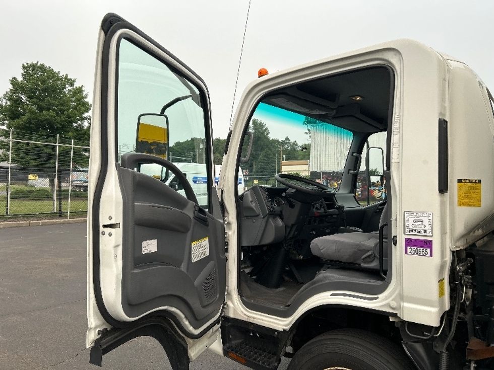 Medium Duty Box Truck-Light and Medium Duty Trucks-Isuzu-2022-NRR-Montgomery-NY-92,777\n\t\tmiles-$ 48,000 - Image 16