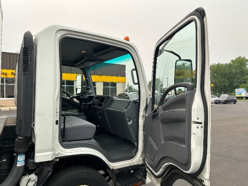 Medium Duty Box Truck-Light and Medium Duty Trucks-Isuzu-2022-NRR-Montgomery-NY-92,777\n\t\tmiles-$ 48,000 - Image 20
