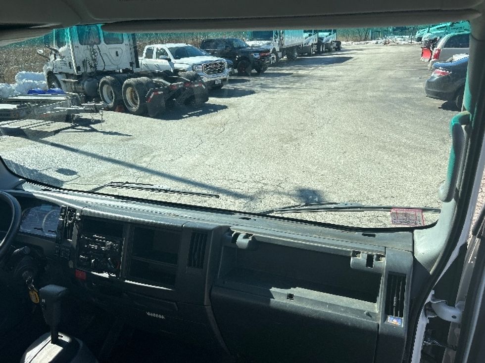 Medium Duty Box Truck-Light and Medium Duty Trucks-Isuzu-2022-NRR-New Bedford-MA-82,844\n\t\tmiles-$ 48,750 - Image 21