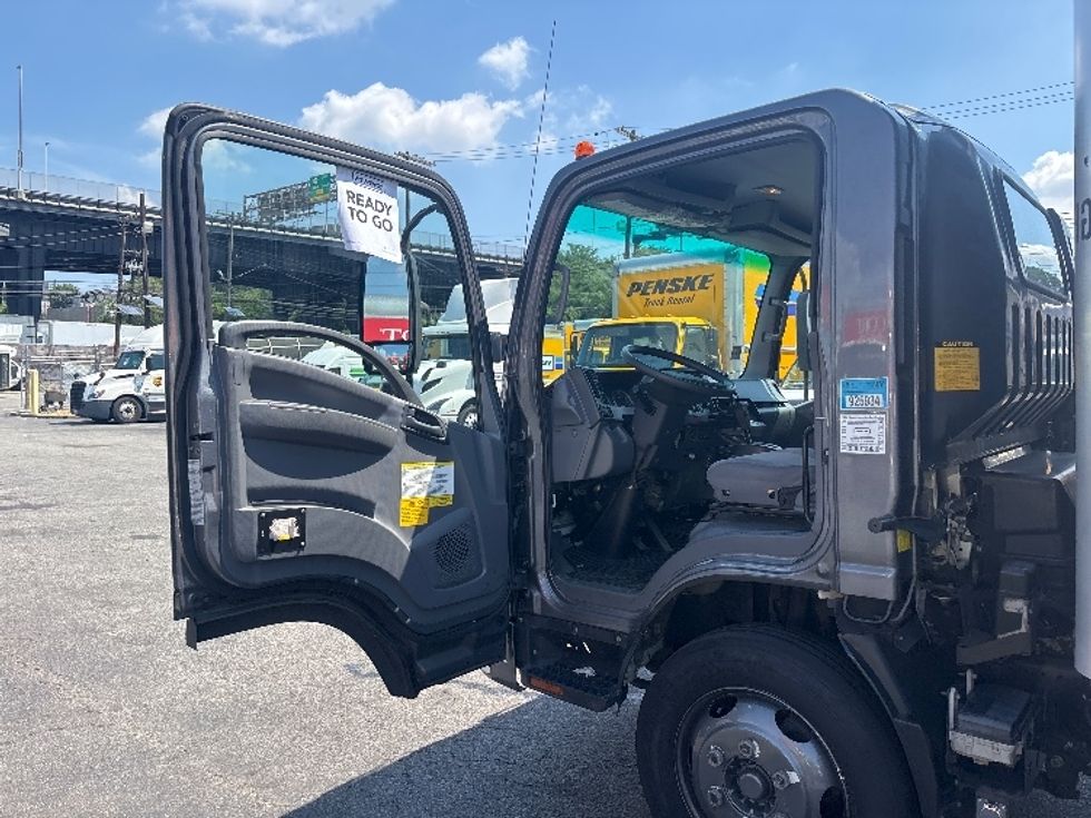 Medium Duty Box Truck-Light and Medium Duty Trucks-Isuzu-2022-NRR-North Bergen-NJ-84,751\n\t\tmiles-$ 52,250 - Image 16