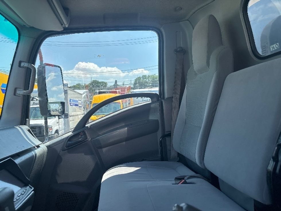 Medium Duty Box Truck-Light and Medium Duty Trucks-Isuzu-2022-NRR-North Bergen-NJ-84,751\n\t\tmiles-$ 52,250 - Image 19