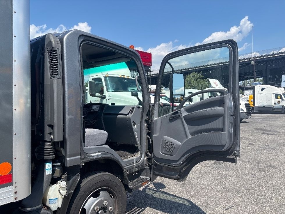 Medium Duty Box Truck-Light and Medium Duty Trucks-Isuzu-2022-NRR-North Bergen-NJ-84,751\n\t\tmiles-$ 52,250 - Image 20