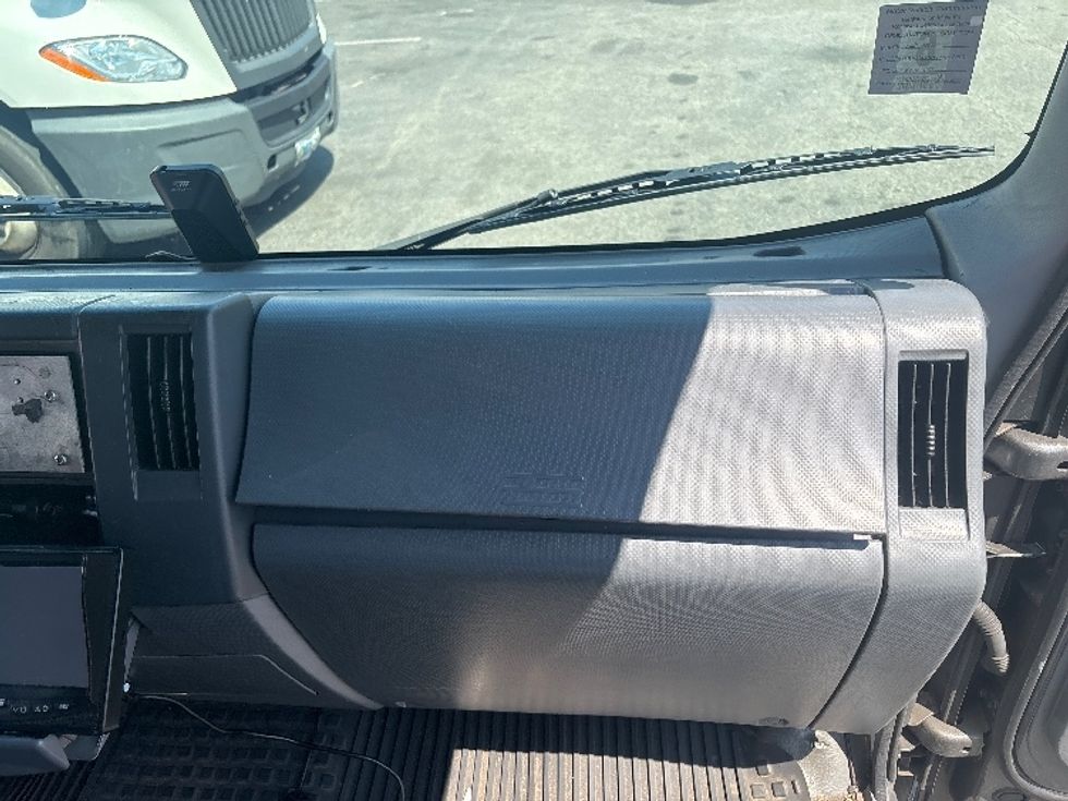 Medium Duty Box Truck-Light and Medium Duty Trucks-Isuzu-2022-NRR-North Bergen-NJ-84,751\n\t\tmiles-$ 52,250 - Image 21