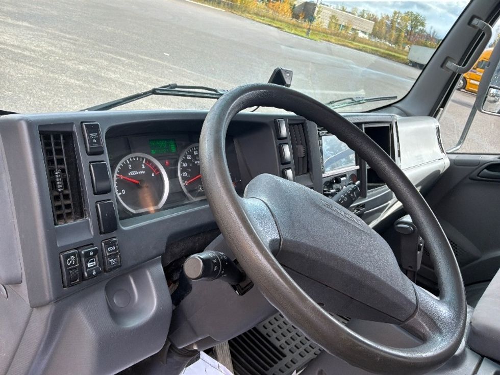 Medium Duty Box Truck-Light and Medium Duty Trucks-Isuzu-2022-NRR-Ste-Foy-PQ-279,450\n\t\tkm-$ 43,500 - Image 17