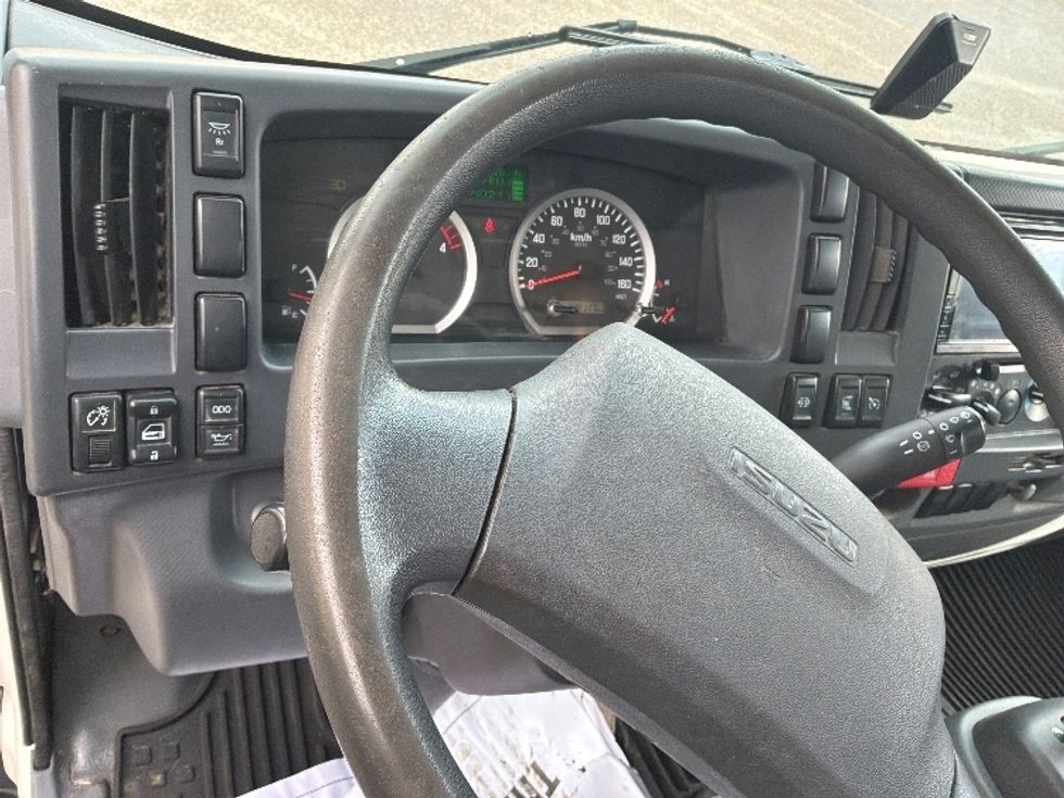 Medium Duty Box Truck-Light and Medium Duty Trucks-Isuzu-2022-NRR-Ste-Foy-PQ-279,450\n\t\tkm-$ 43,500 - Image 18